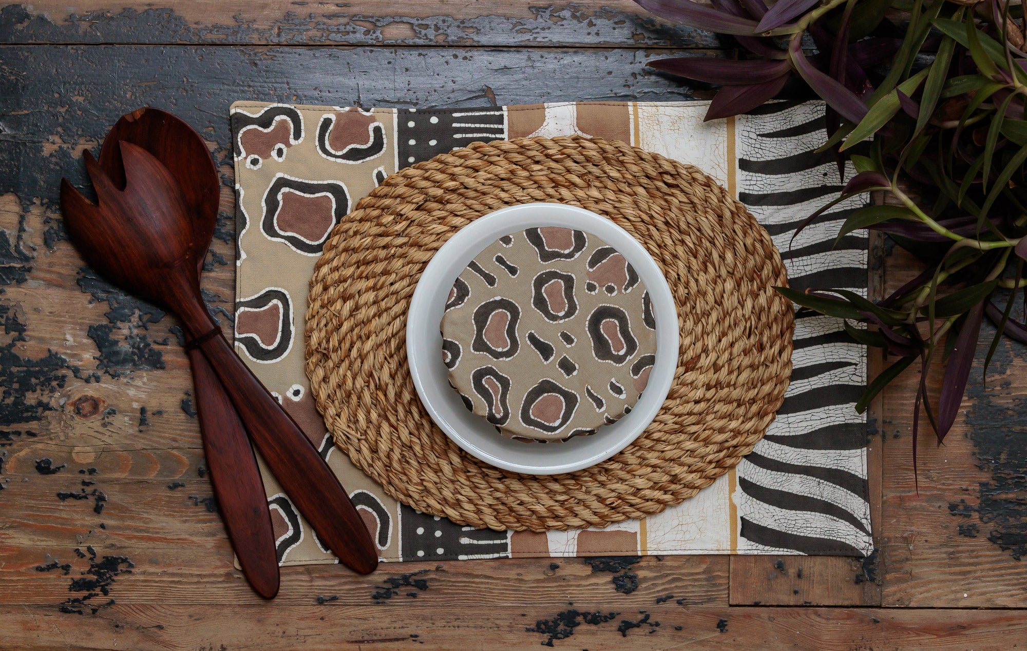 Adorn safari elegance to your kitchen tables with our assortment of animal print table mats.