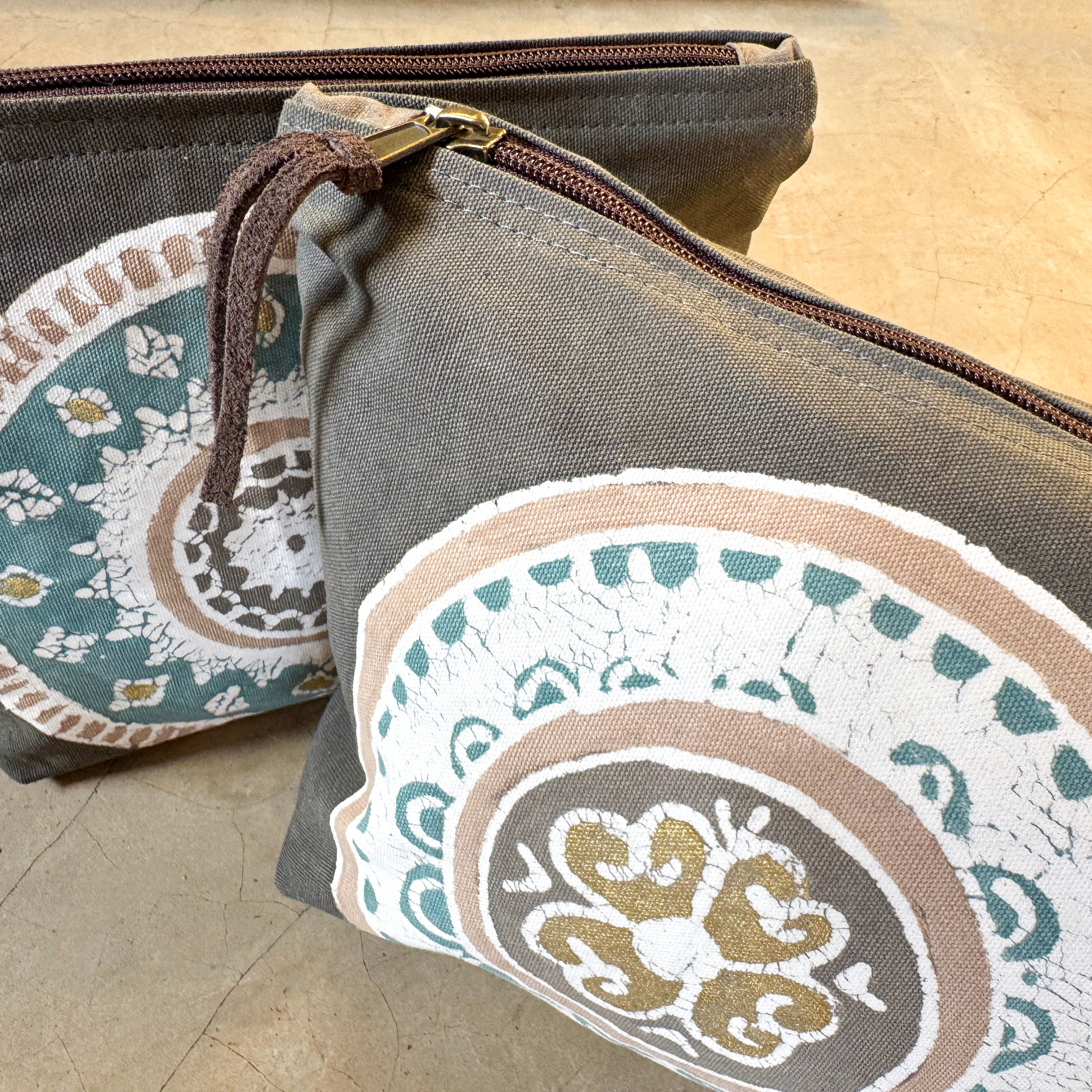 African Circles Teal Collection Wash Bag in Grey