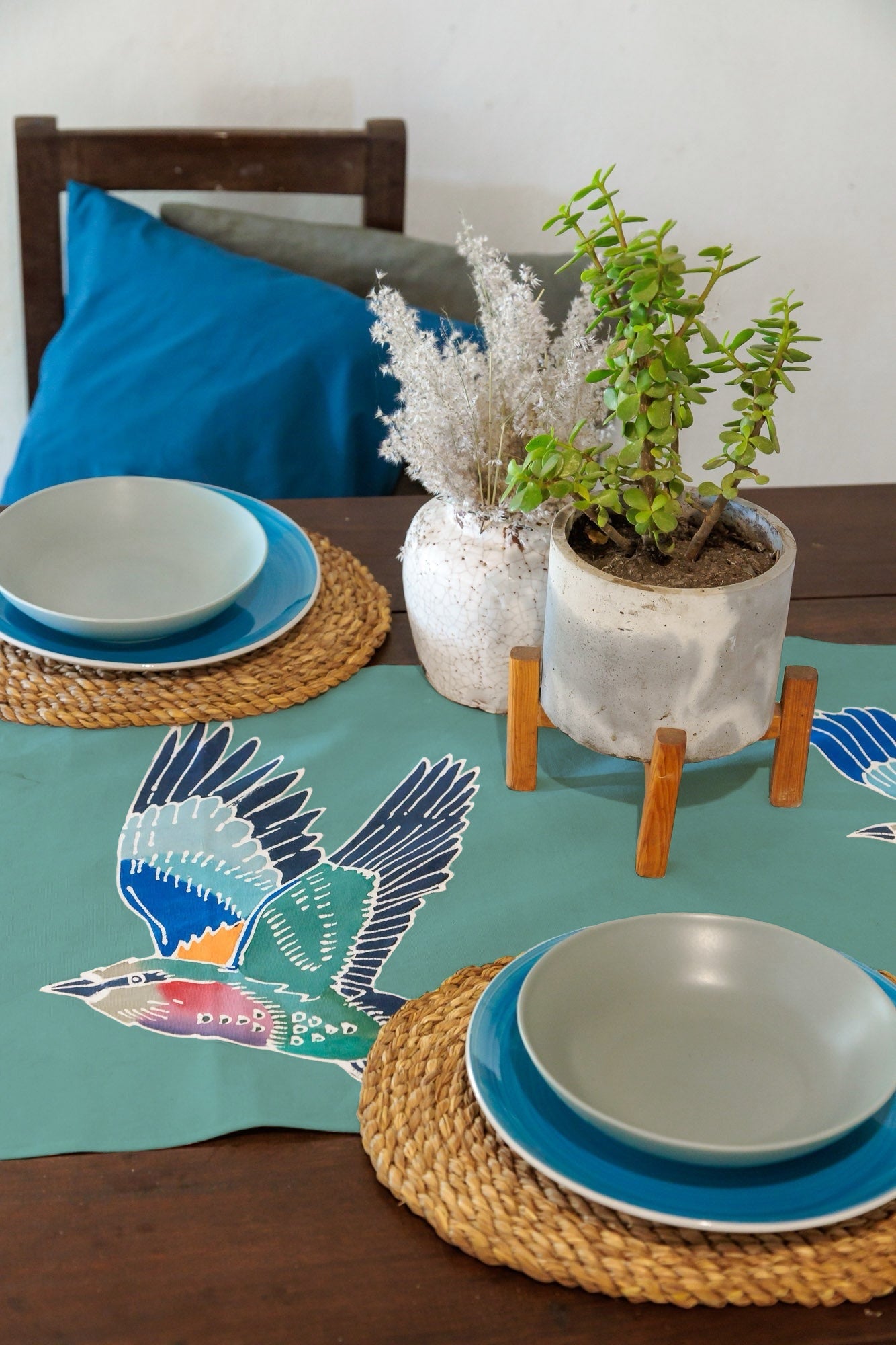 African made and inspired table runners, adorned with the famous lilac breasted roller known for its bold vibrancy.
