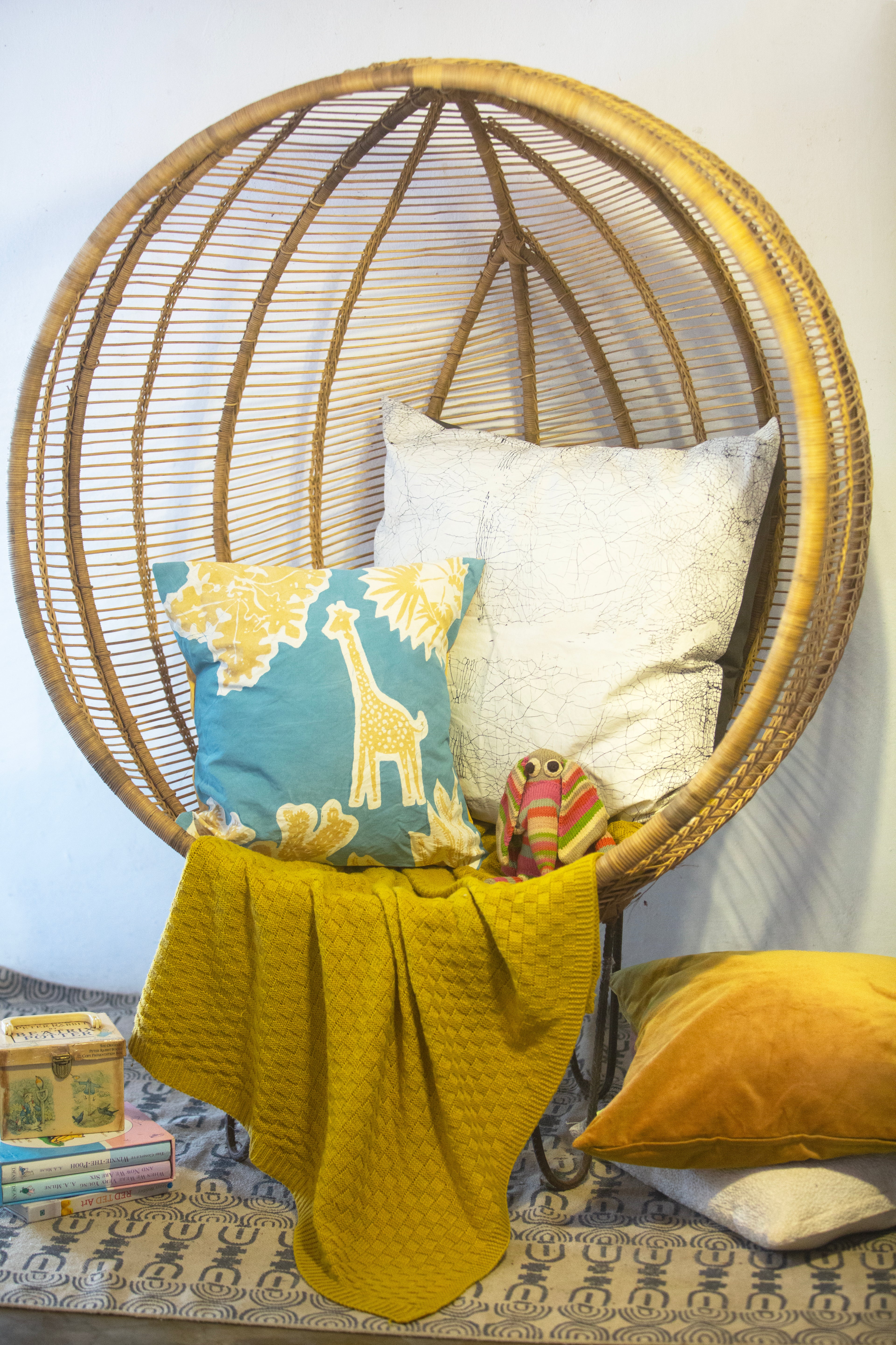 Beautiful yellow giraffe pillow.