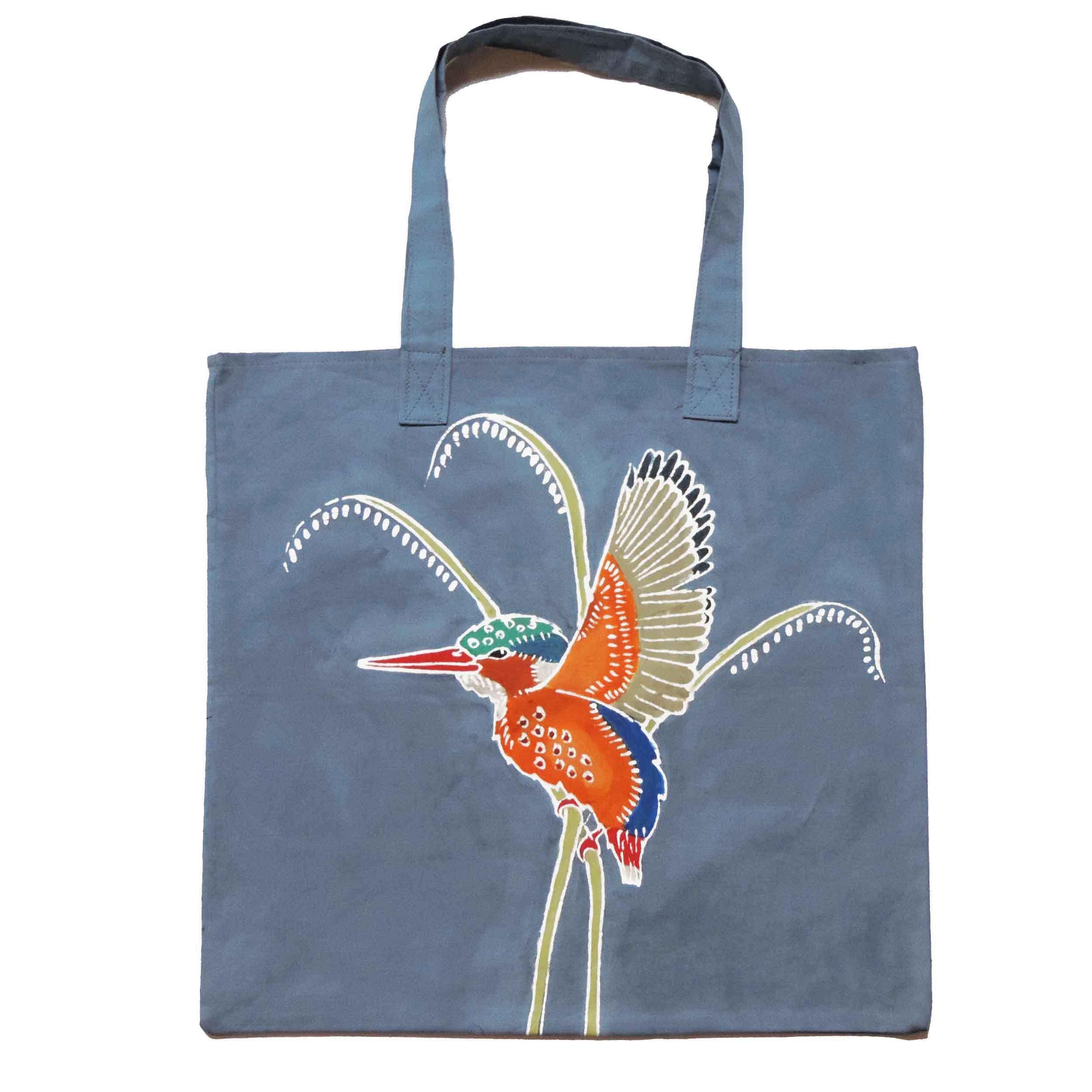The perfect travel companion, fitted with a colourful Kingfisher and a malachite background.