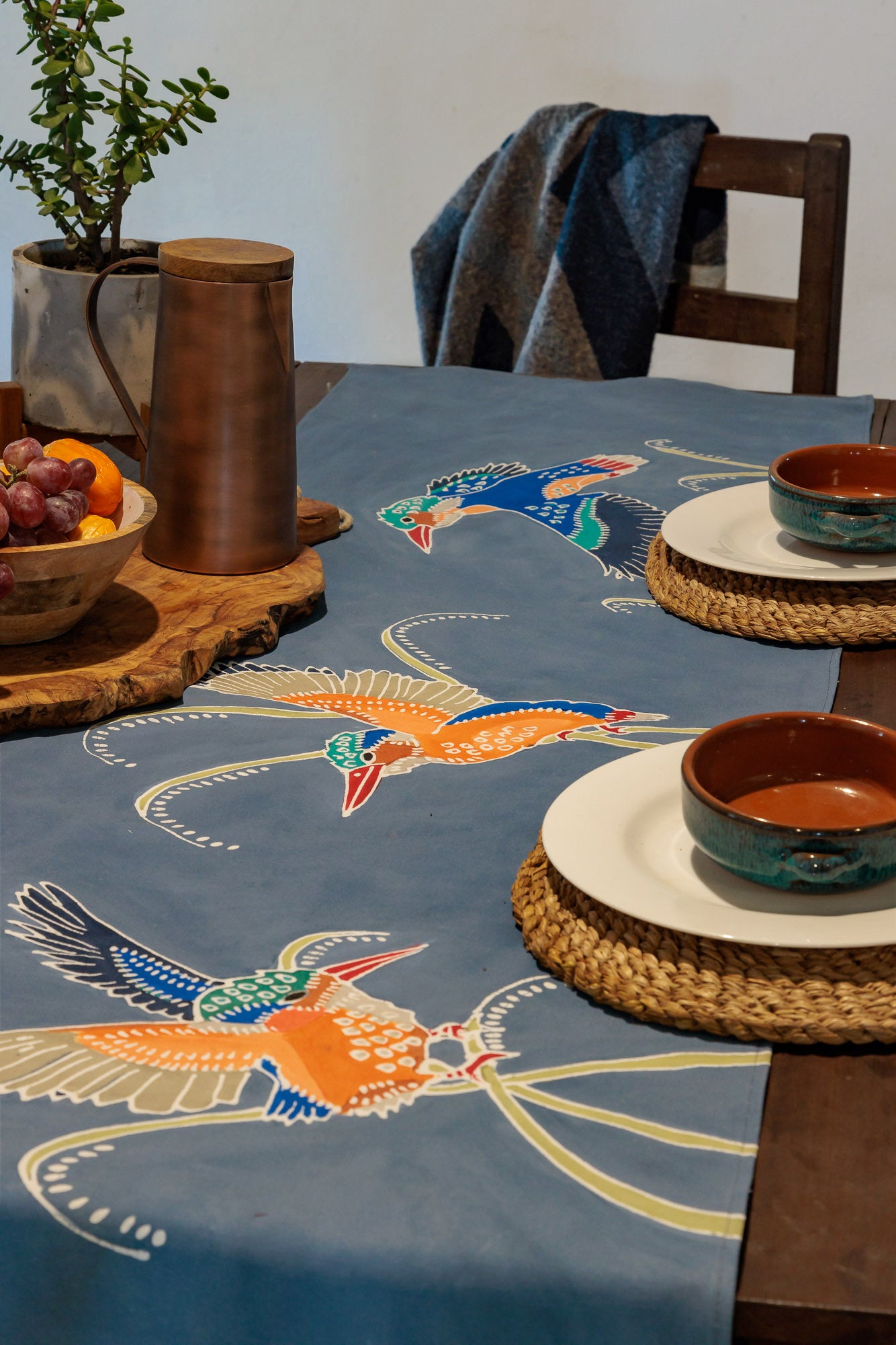 African made Kingfisher table runners adorned with bright colourful birds and a malachite background.