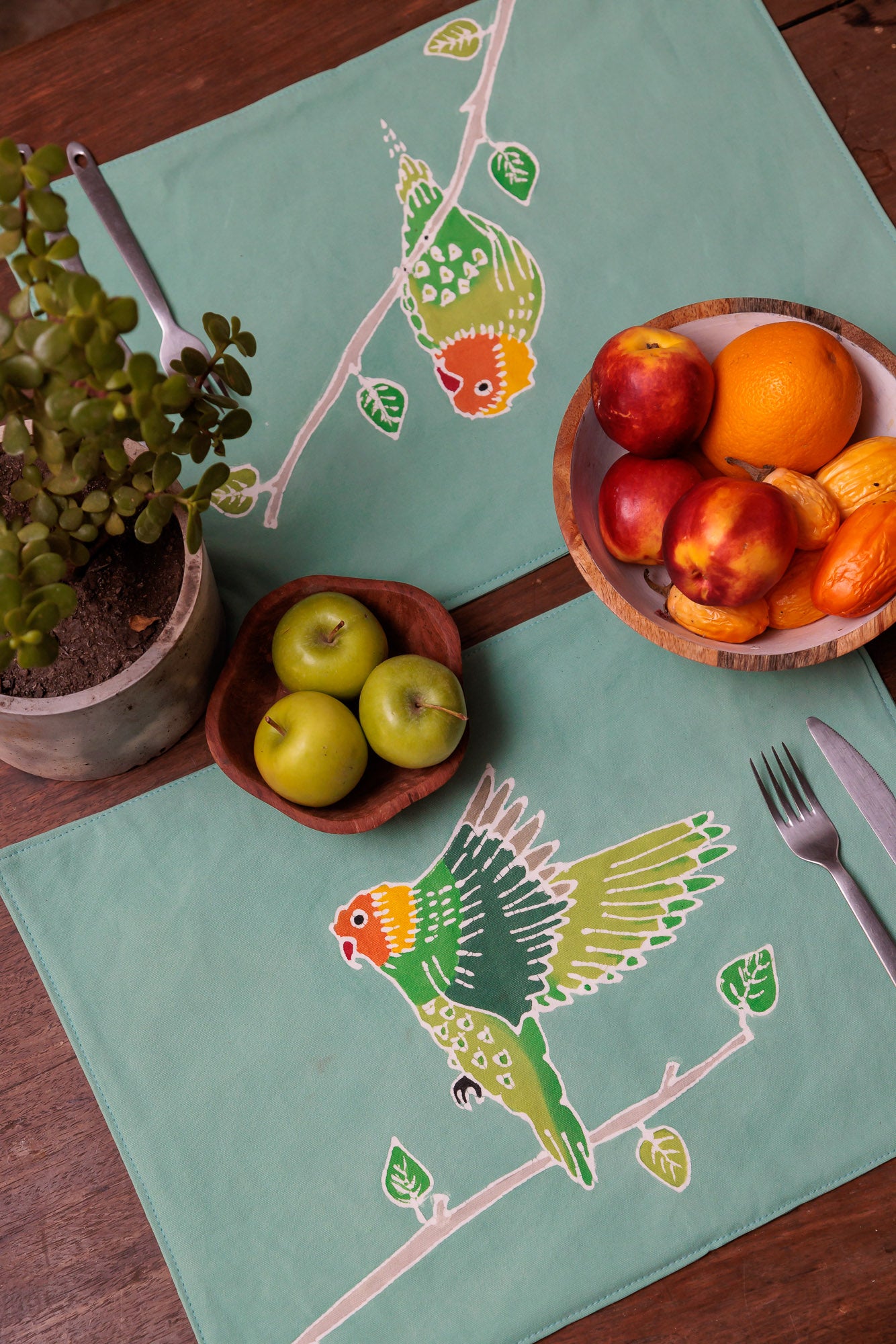 Beautiful light green table mats, made in Africa with traditional Batik techniques and out of 100% cotton.