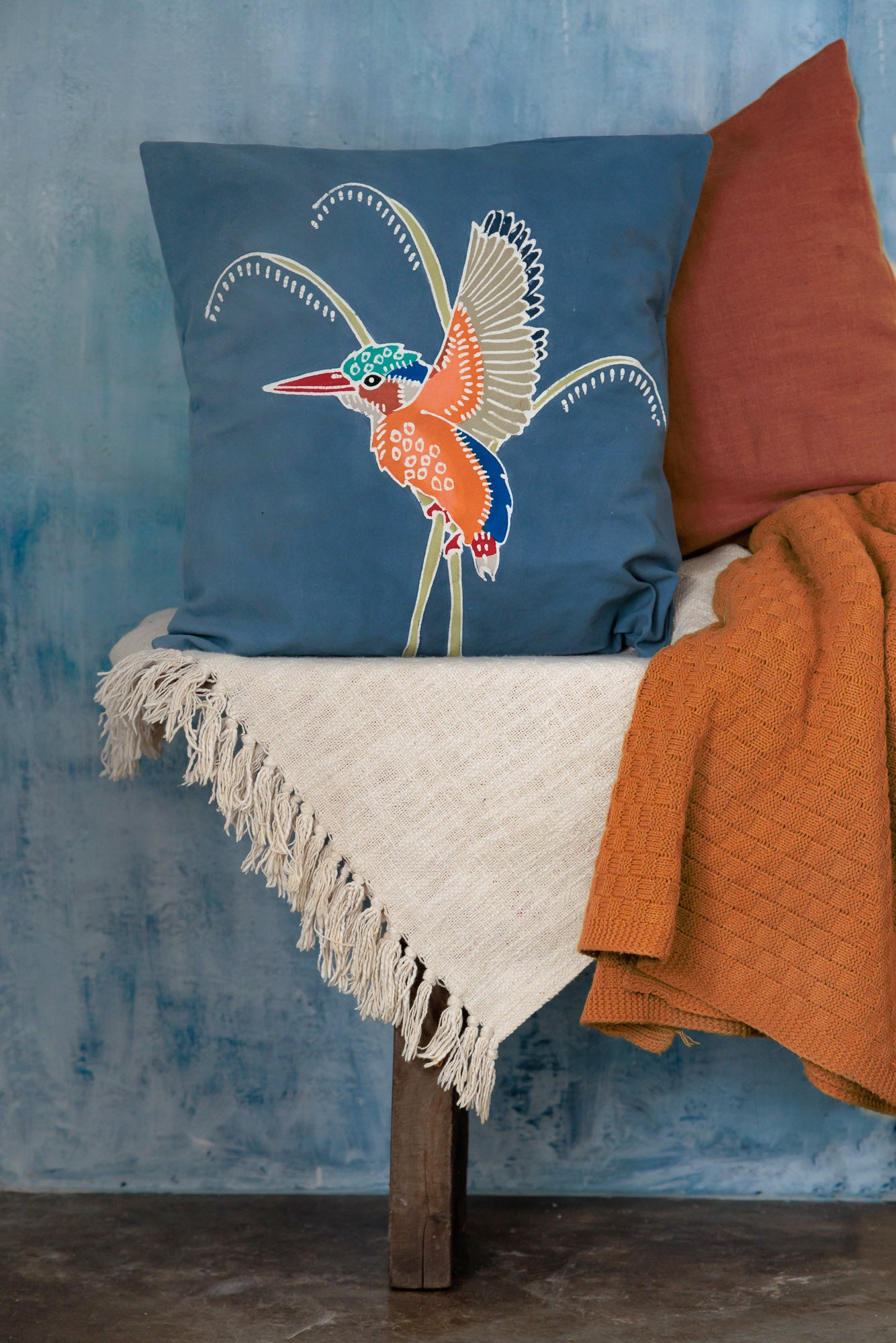 The perfect kingfisher pillow to brighten up your living room with stylish and still sustainable products.