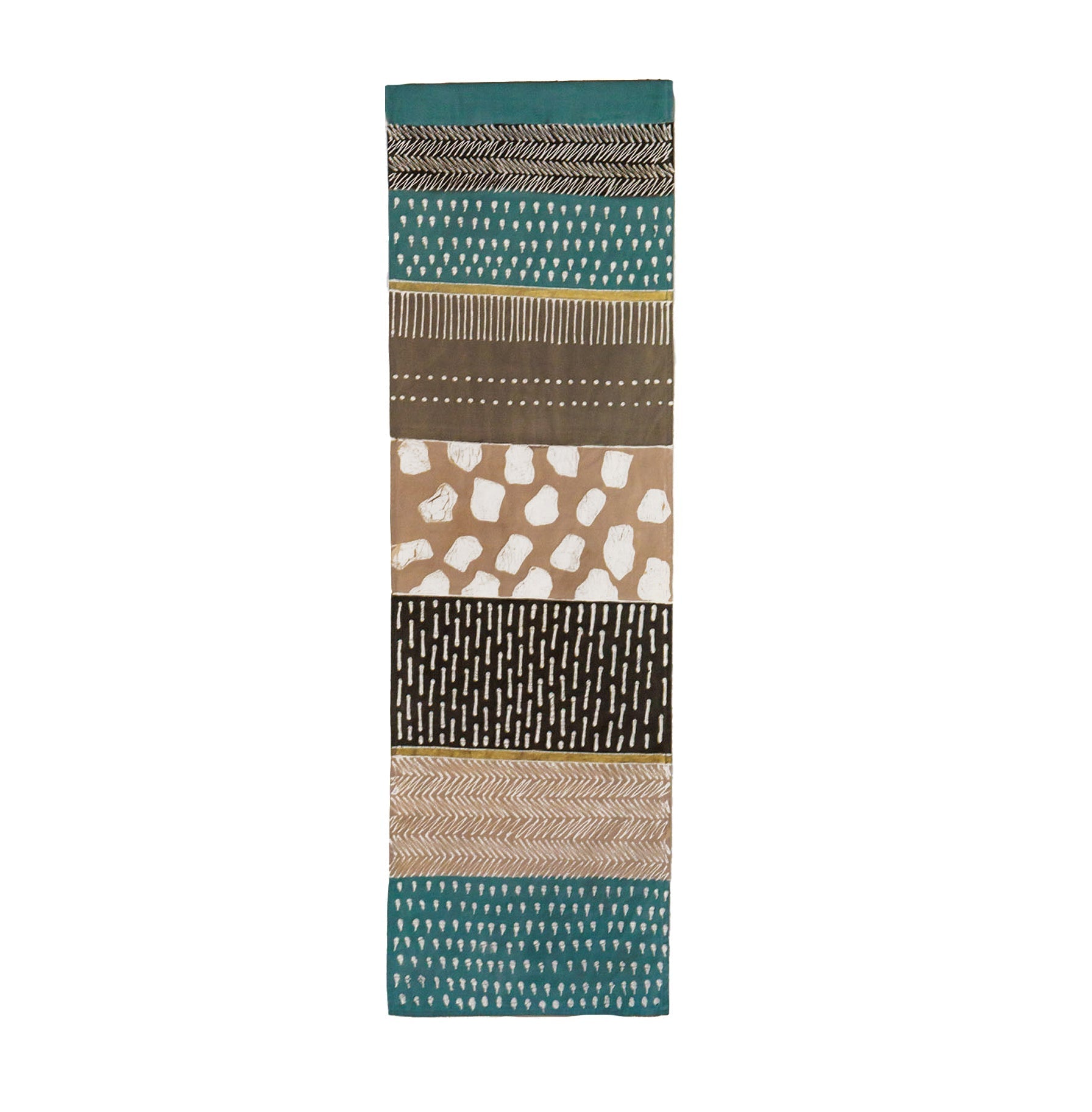 Add a touch of bohemian chicness to your wall, with our mix of blues and greens wall art, made from 100% cotton.