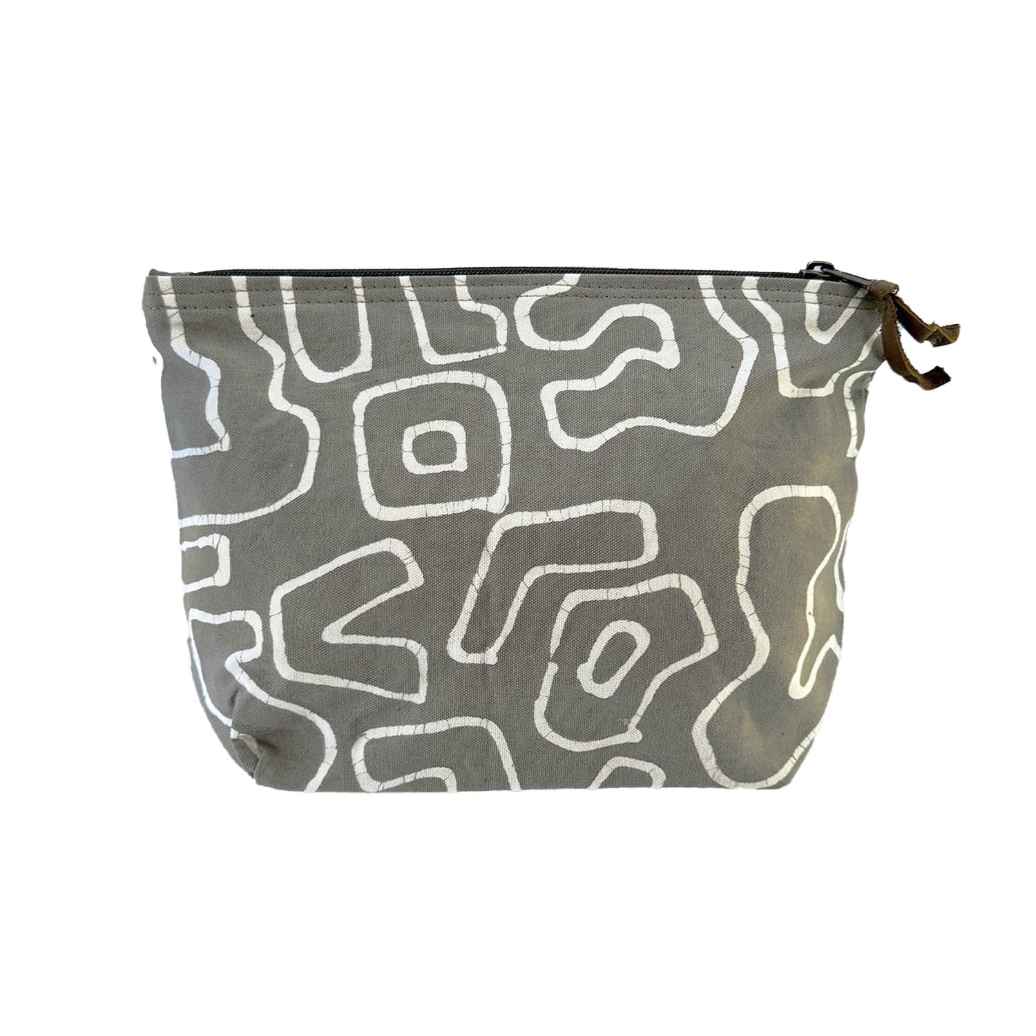 Travel in style with Tribal Textile's light taupe wash bag. Don't compromise on fashion and sustainability!