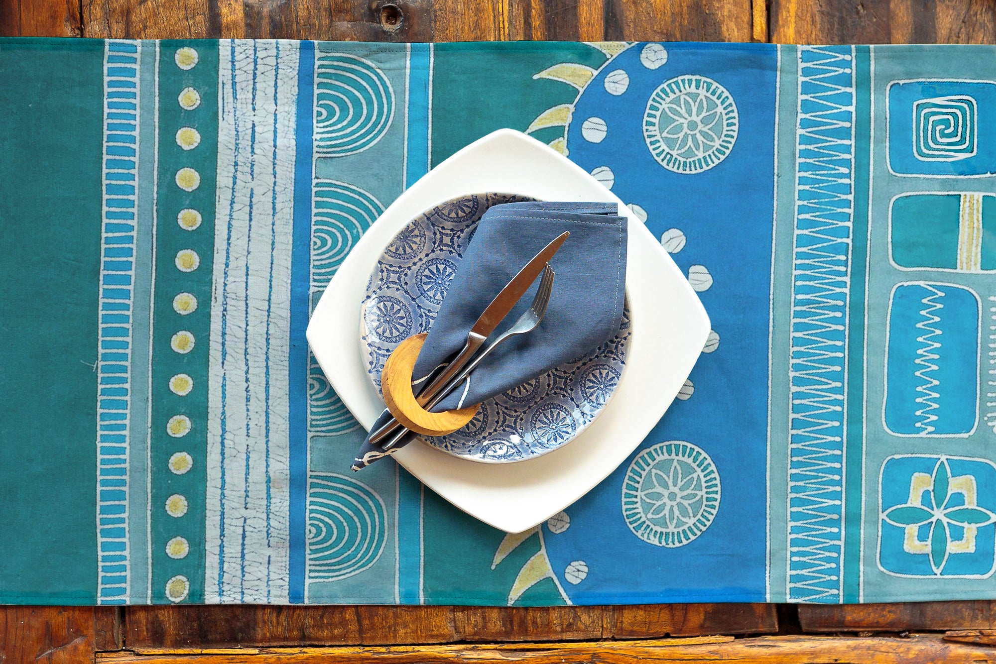 Bring joy and African patterns into your homme with our bohemian chic blue and green table runner.