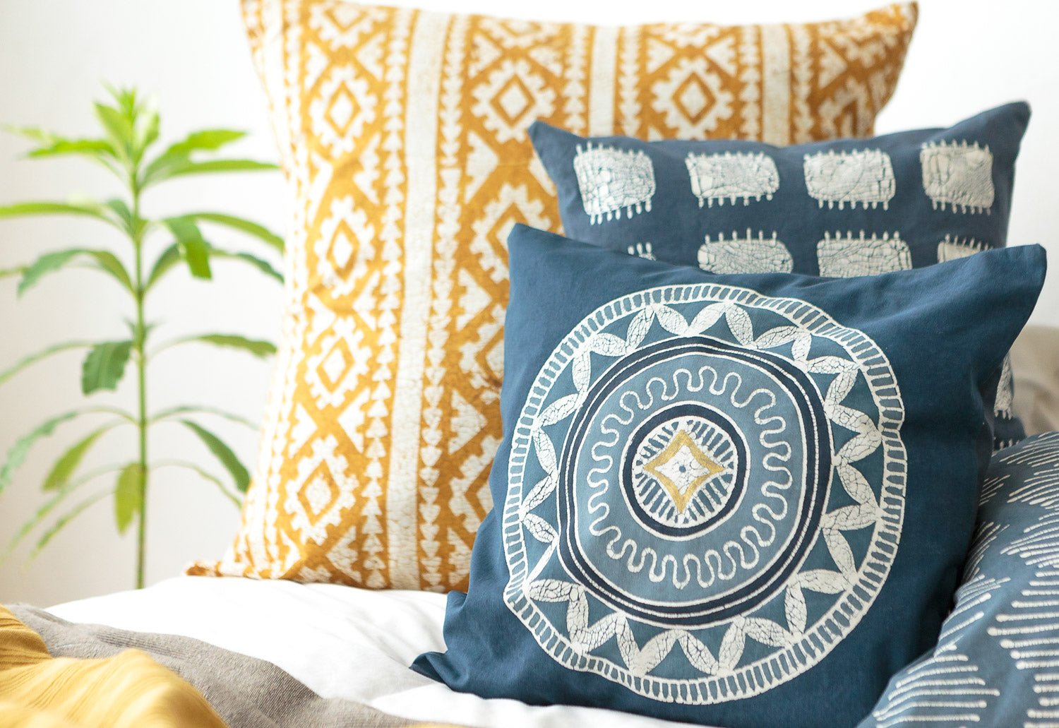 African Circles Indigo Cushion Cover - The perfect indigo cushion to spruce up your space!