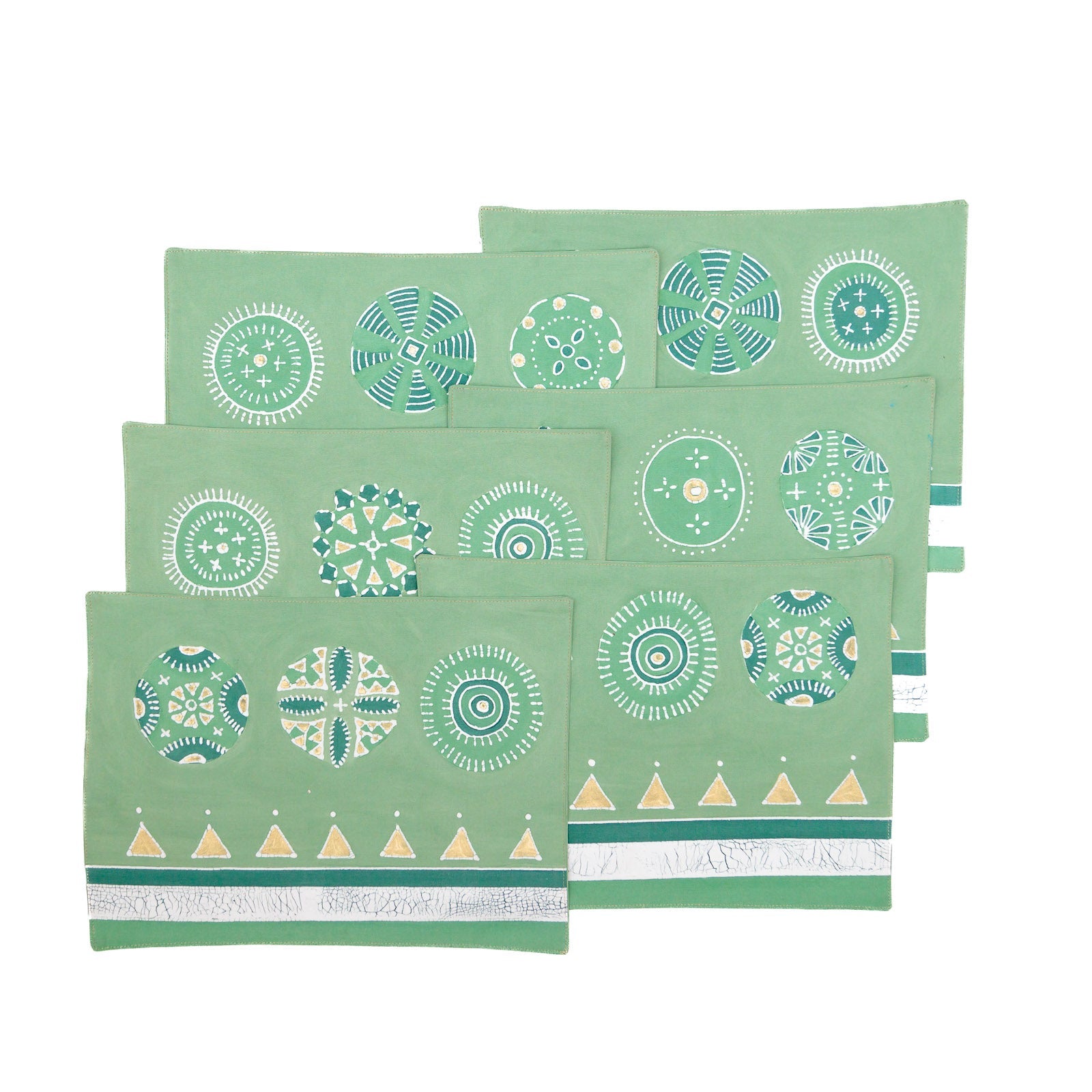 The perfect jade green table mats adorned with beauitful gold patterns.
