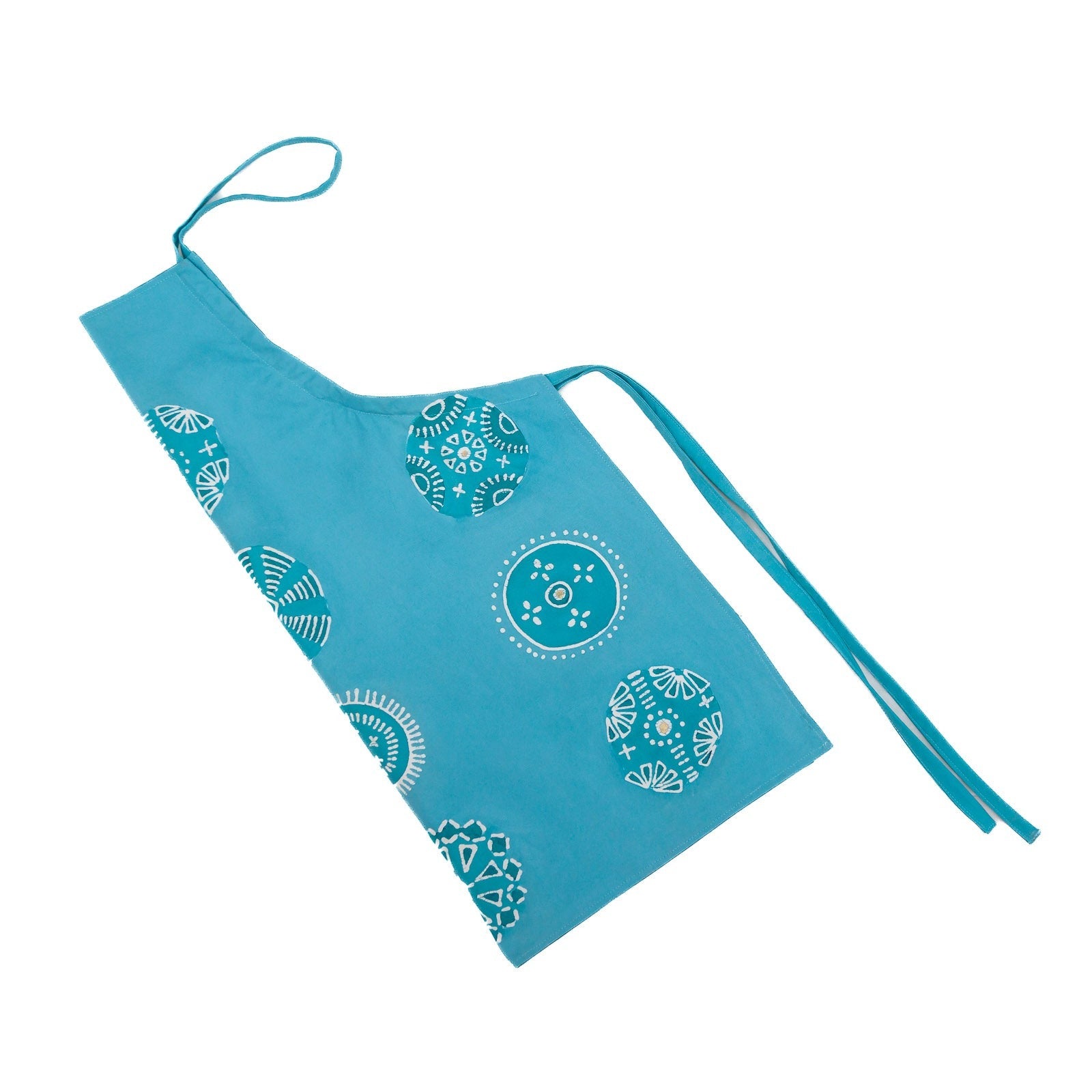 The perfect light blue apron with gold accents to jazz up your kitchen in sustainable style.