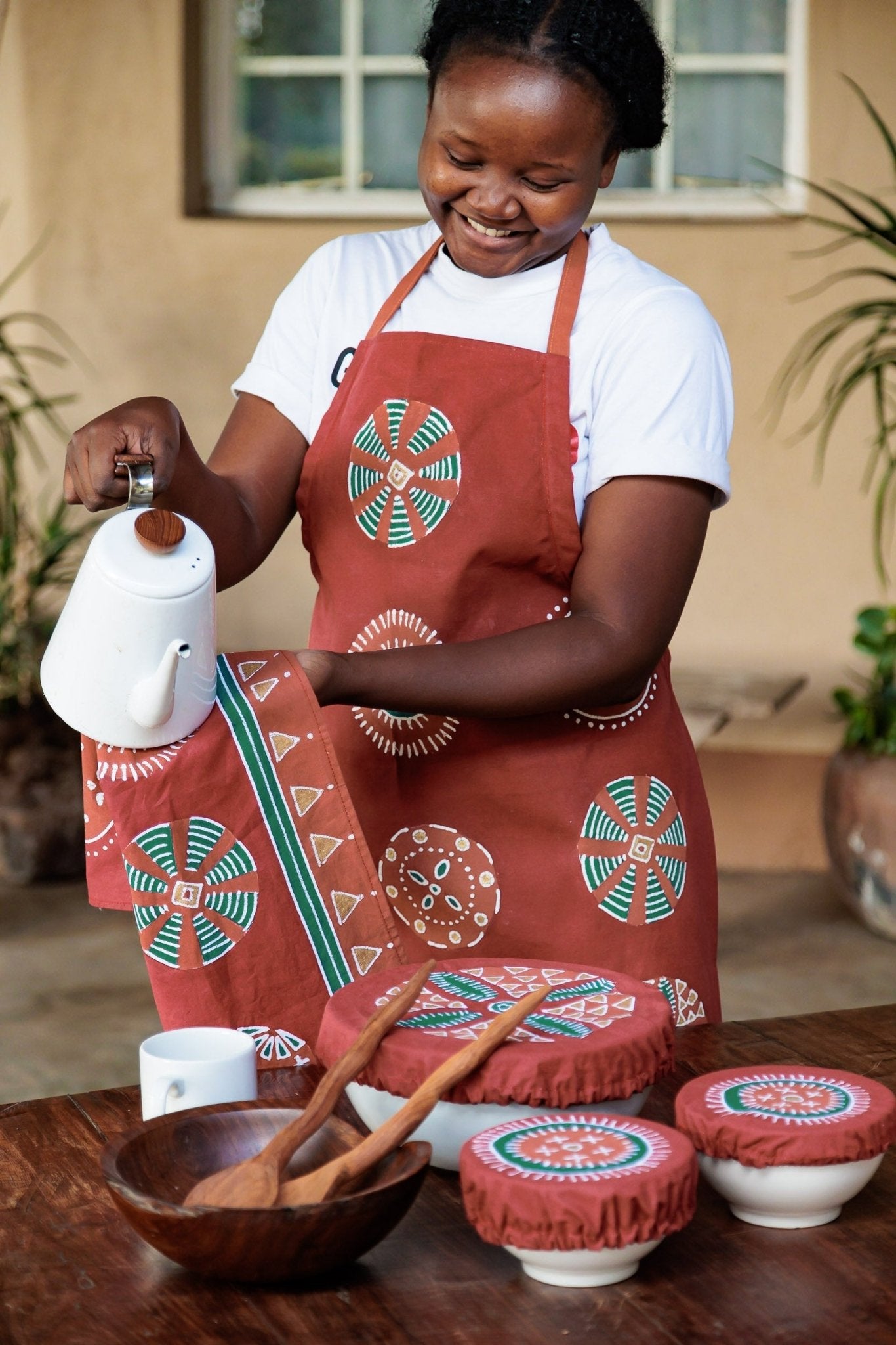 Lift up your winter kitchen wardrobe with our eco-friendly red and gold apron.