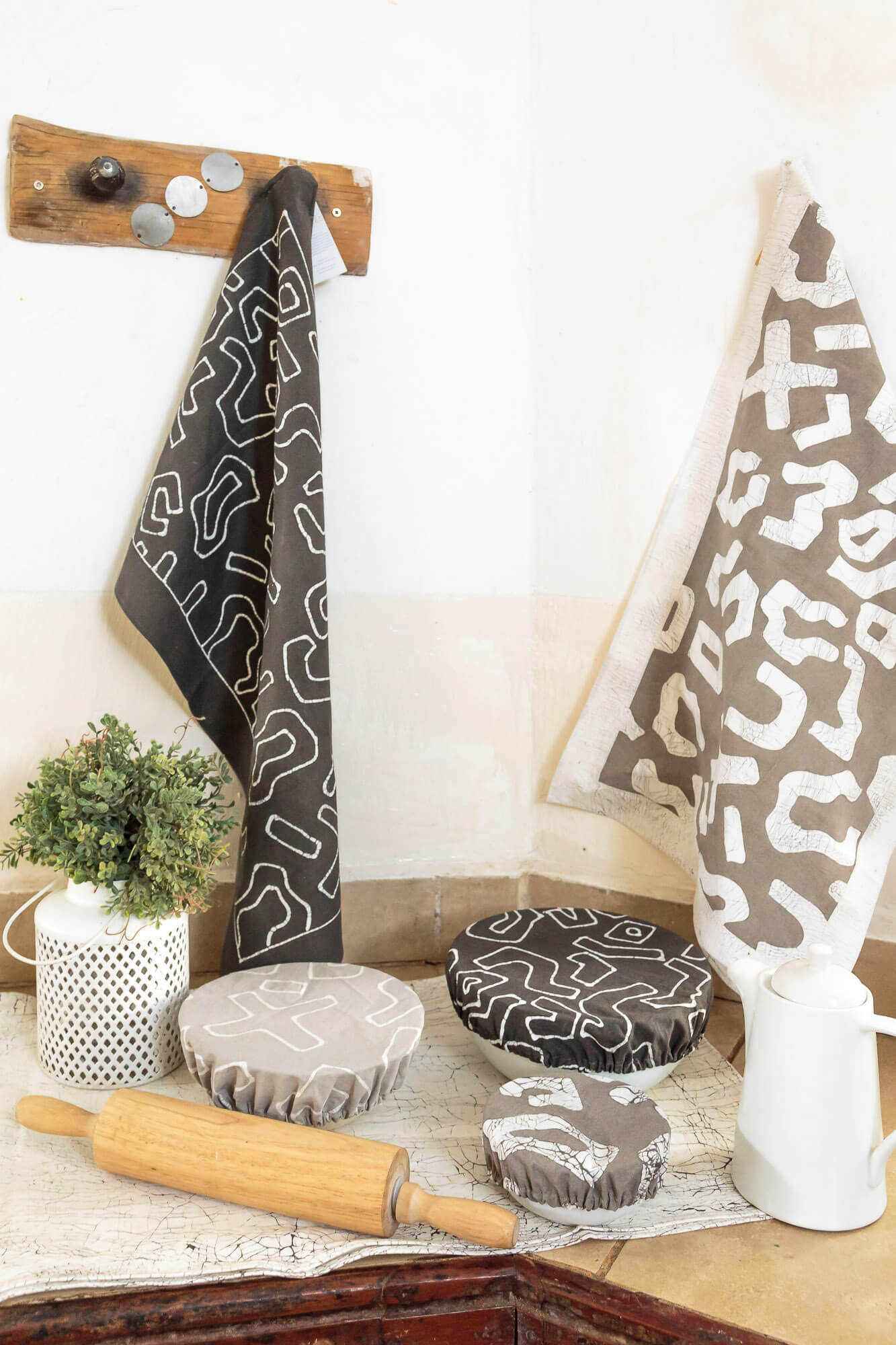The perfect gift to eco-conscious homes, our light taupe bowl covers are an essential sustainable statement piece.