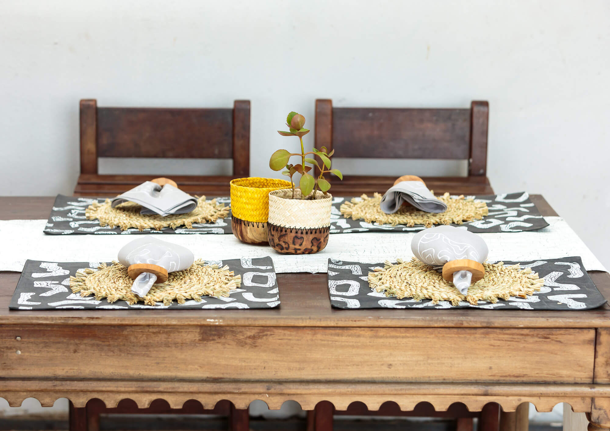 Kuba Original Dark Taupe Outline Table Mats - Add fashionable flare without comprimising on sustainability!