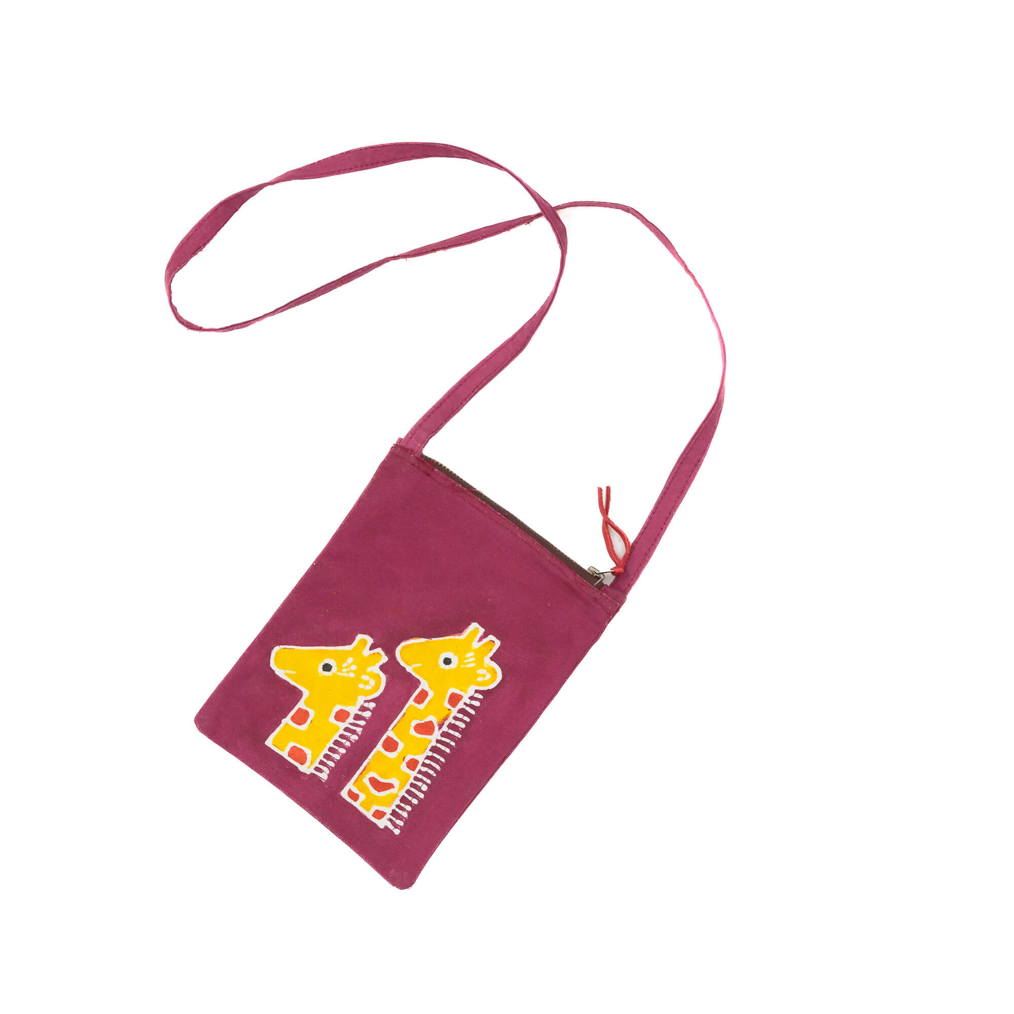 Bright magenta giraffe passport bag, the perfect gift for your kids to travel in eco-conscious fun.