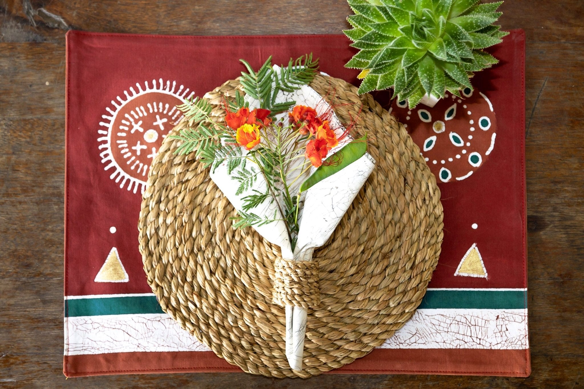 The perfect winter table mats to wow your guests, without the compromise on sustainability.