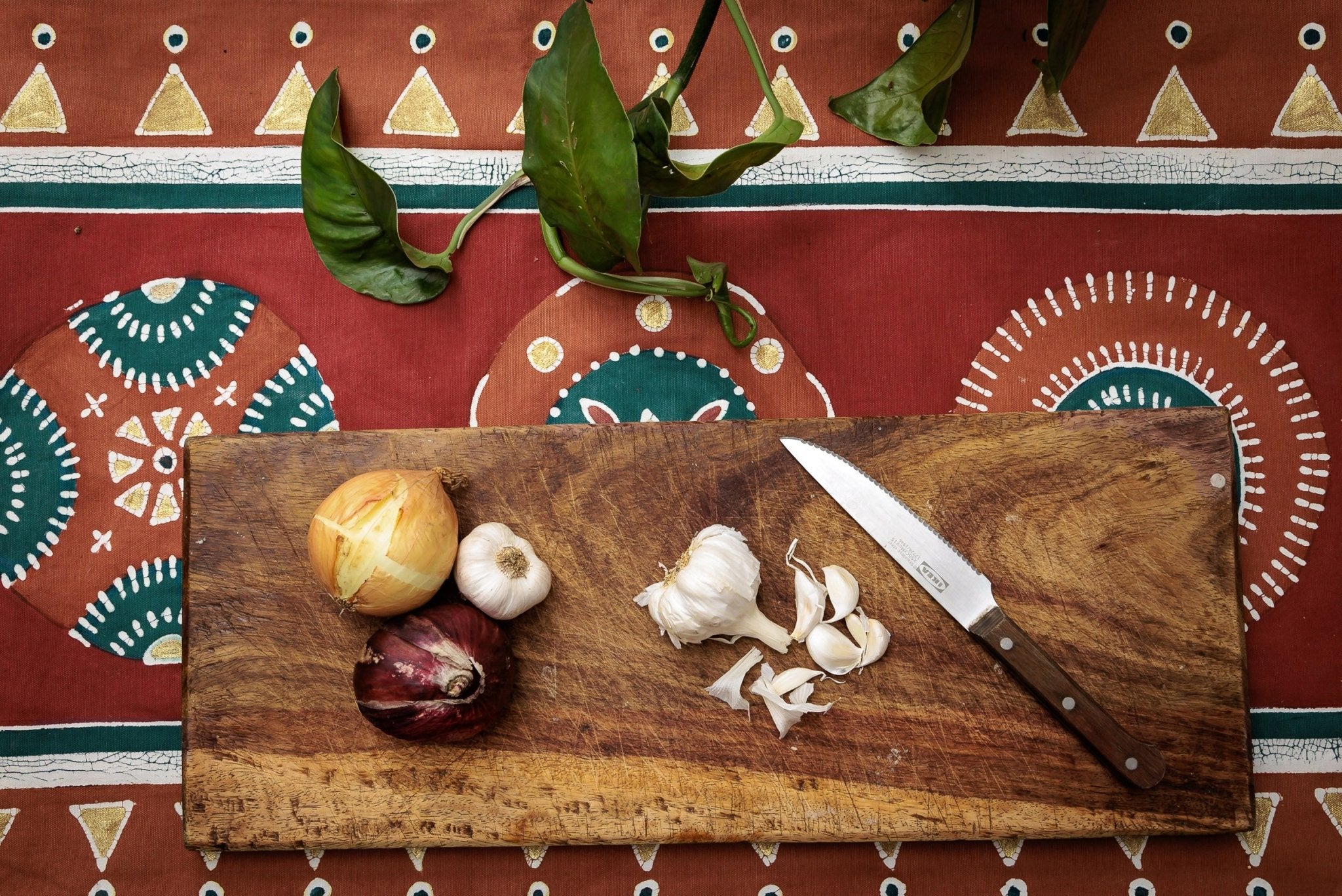 Brighten your kitchen with our 100% cotton red and gold table runner.
