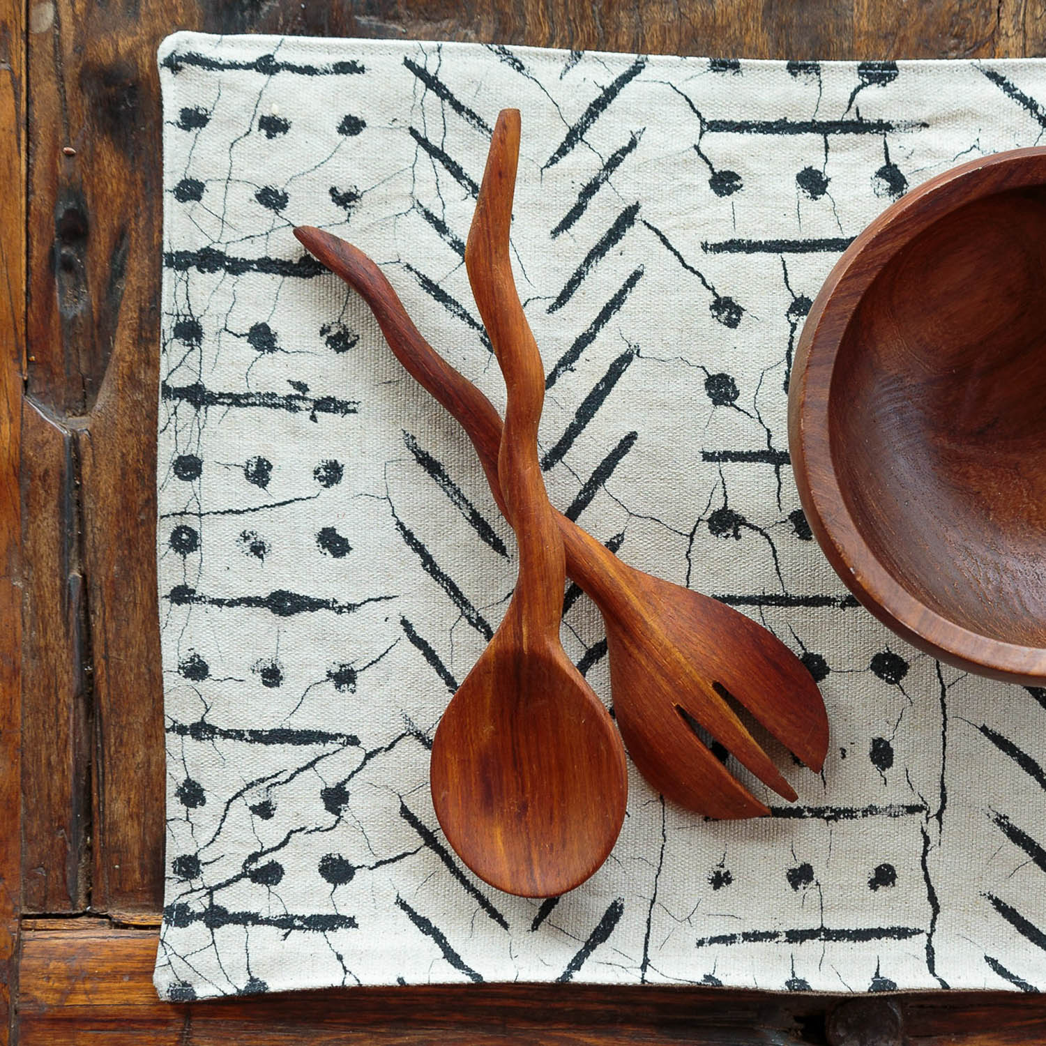Bohemian chic salad spoons witth zigzag handles, made in Africa.