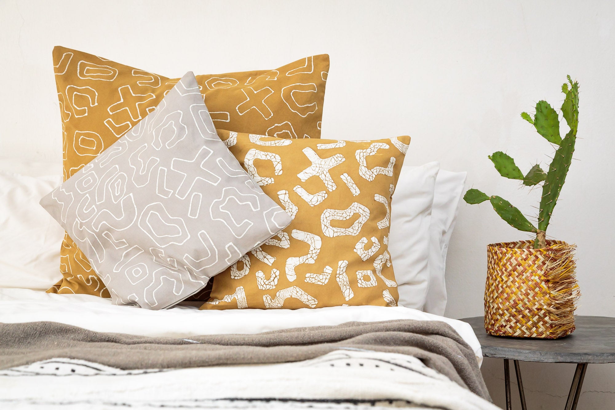 Kuba Original Light Taupe Outline Cushion Cover
