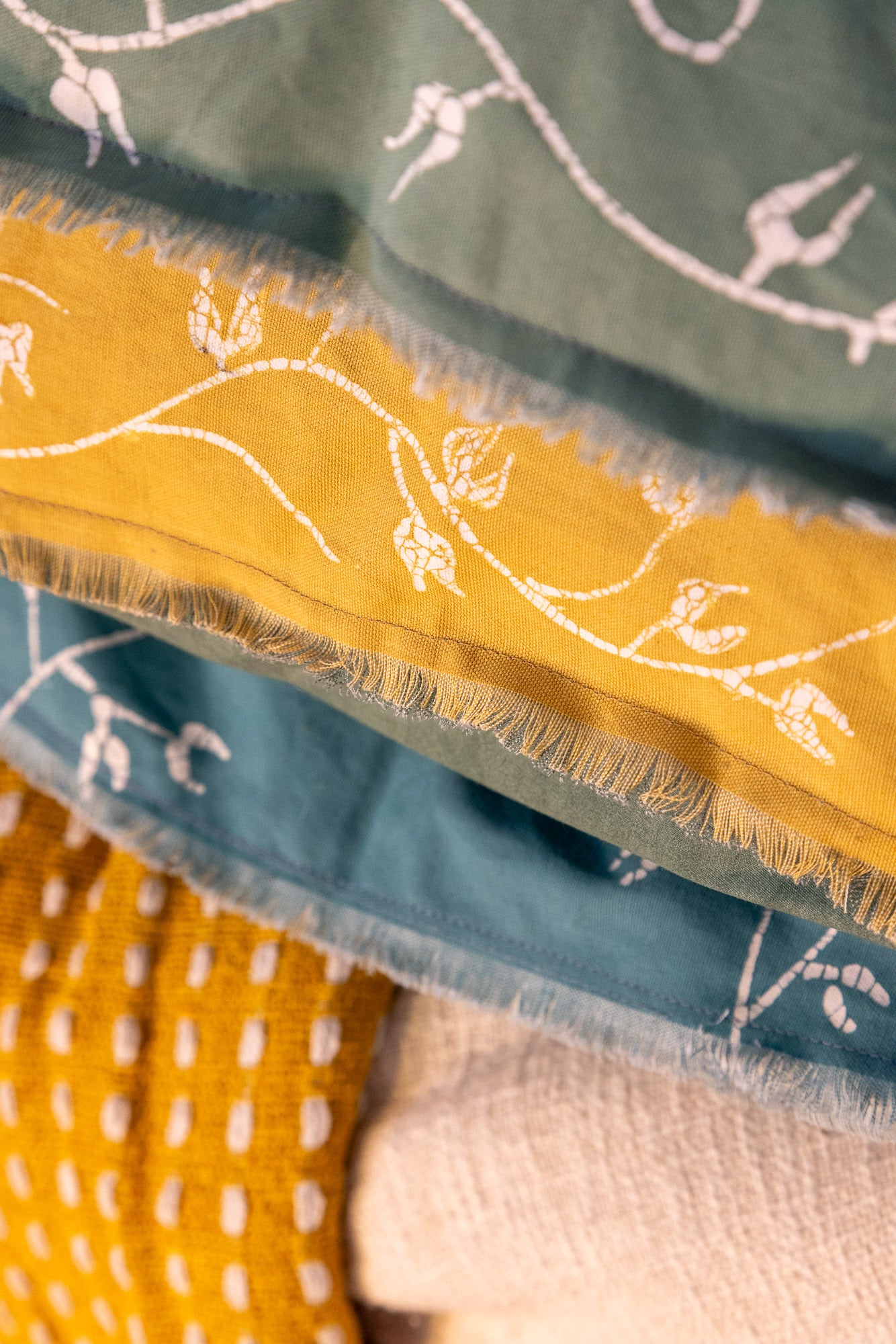 Zobisika Giraffe Cushion Cover In Mustard