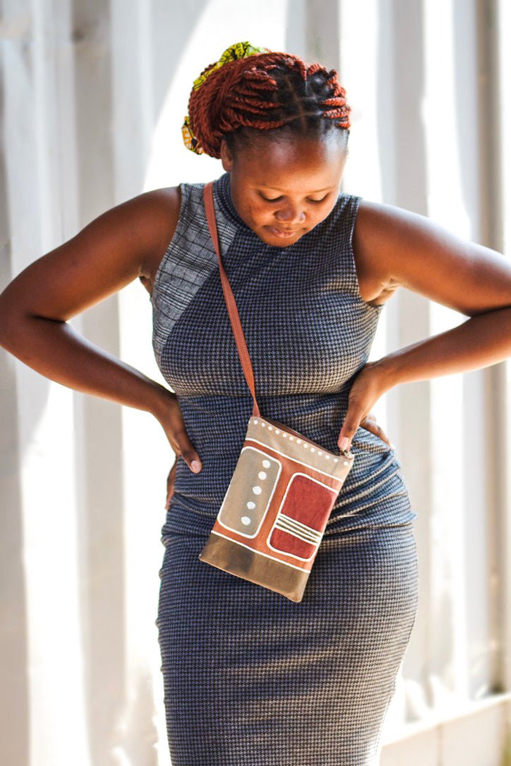 Travel bag perfect for passports, sustainably made in organic cotton.