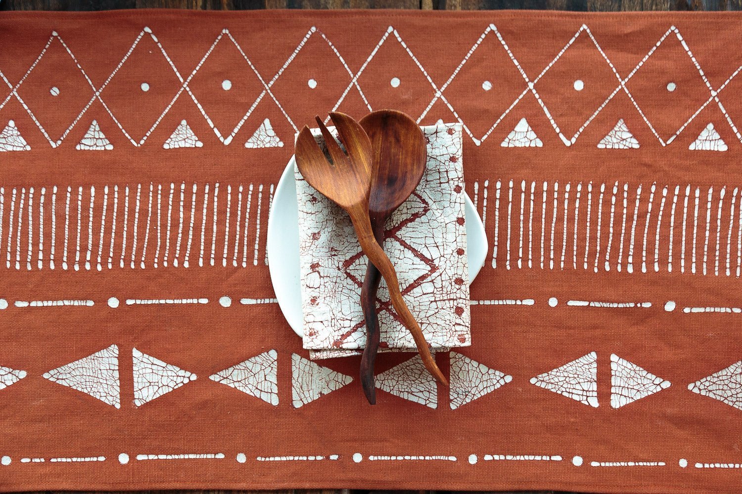The perfect sustainable rust table runner for envirornmentally friendly earth homes.