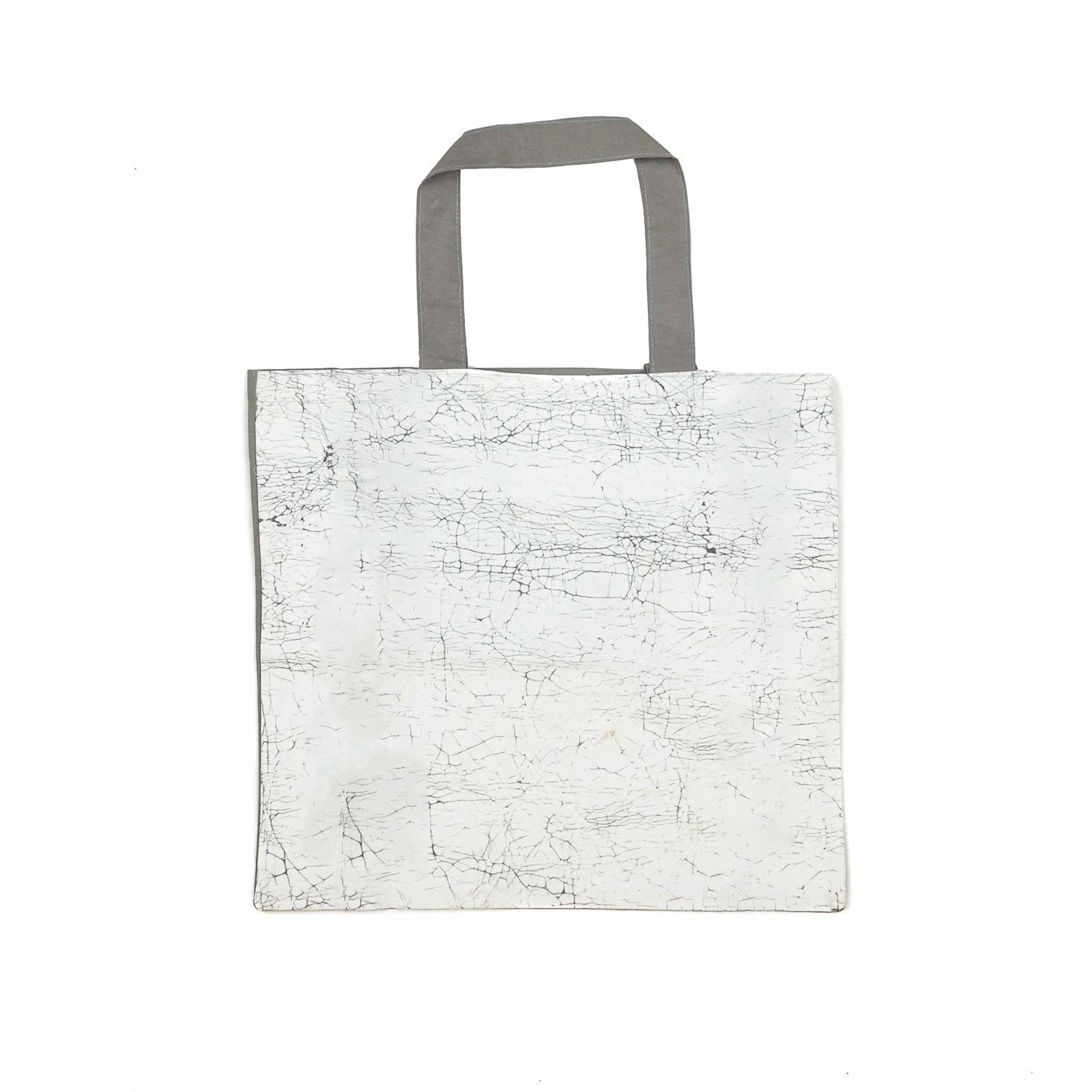 White tote bag with crackled batik pattern, made with 100% cotton with internal pocket.