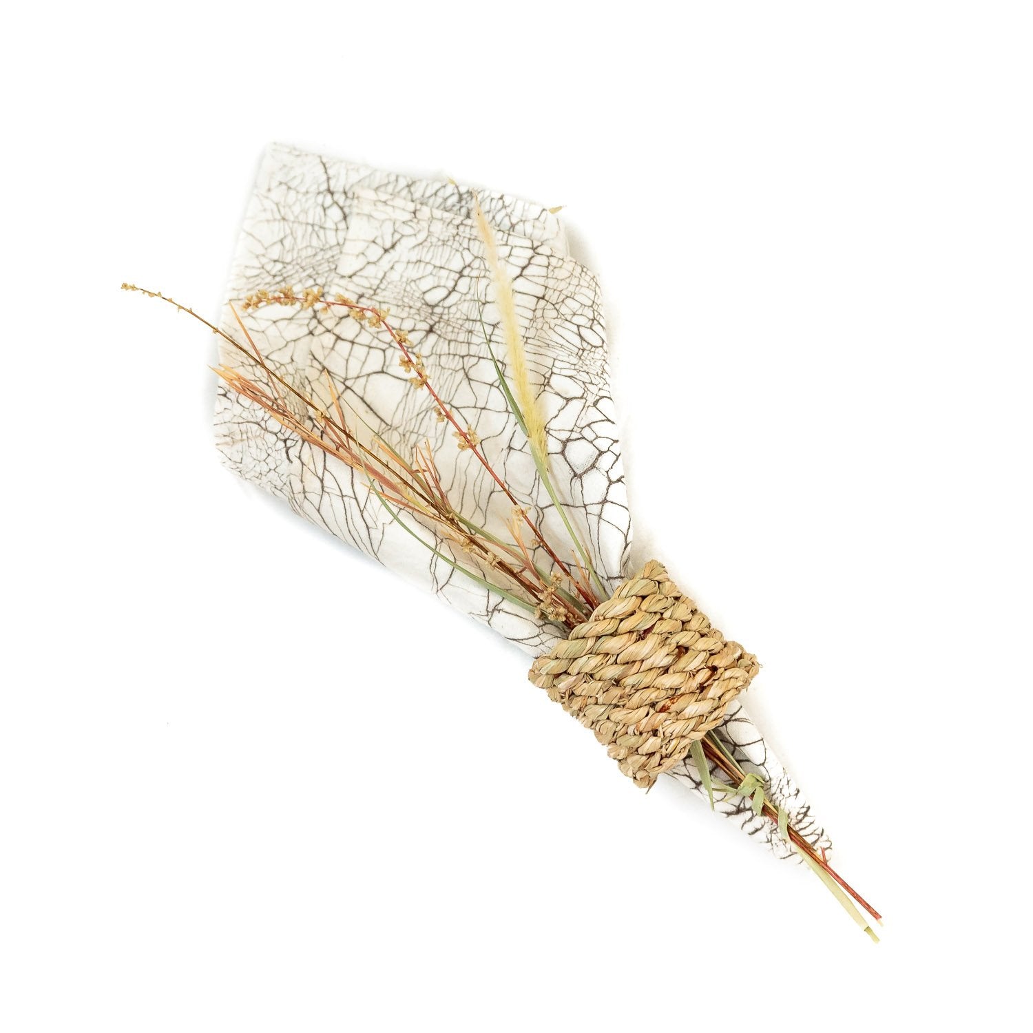 The perfect woven napkin ring set to achieve your sustainable coastal decor dreams.